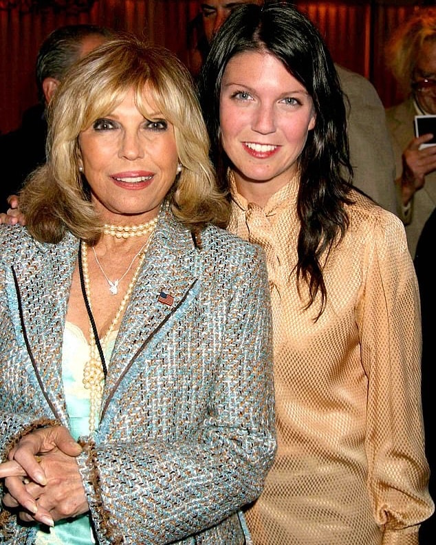 Amanda Kate Lambert sister & nancysinatra